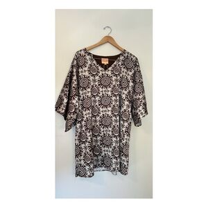 Elegant Black and White Sunburst Tunic